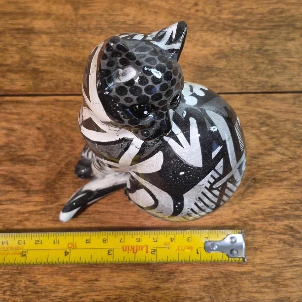 MONOCHROME Black And White Graffiti Inspired Resin Cat Figurine - Picture 11 of 13